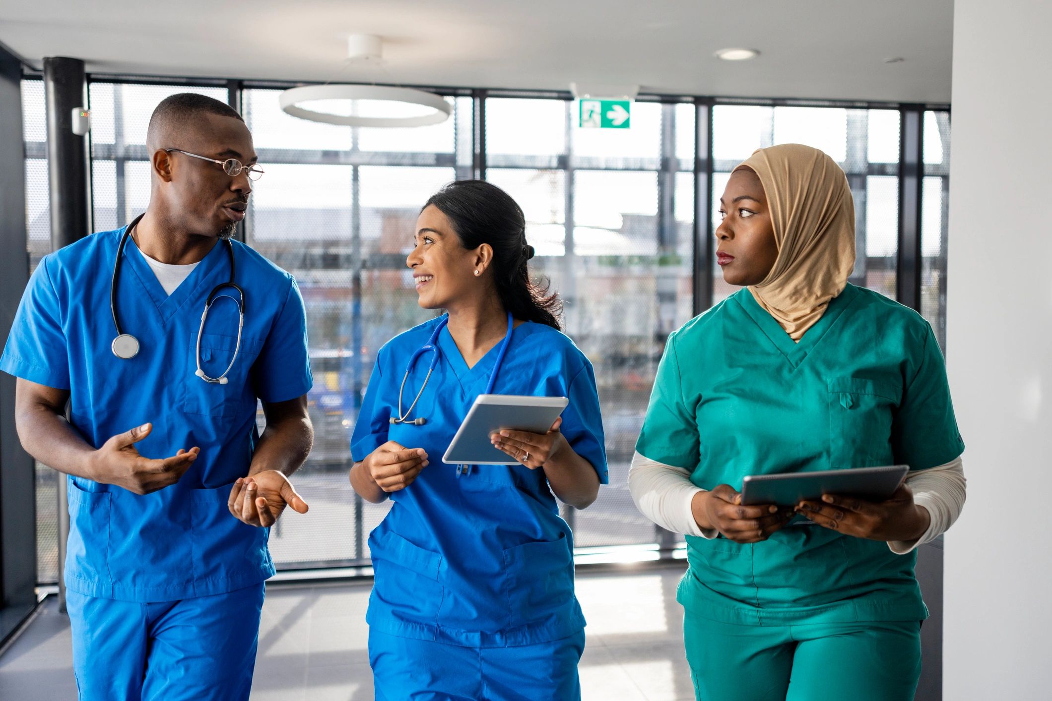 Healthcare professionals collaborating in a corridor